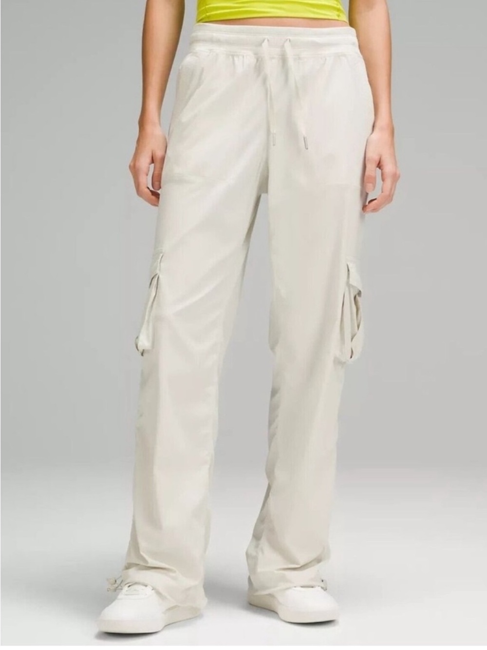 LULULEMON Dance Studio
Relaxed Fit Medium Rise Cargo Pant Bone Cream size XL